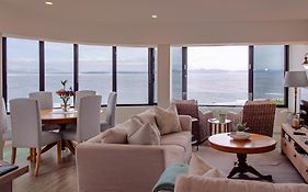 The Sun, Whales & Waves - Seafront Apartment